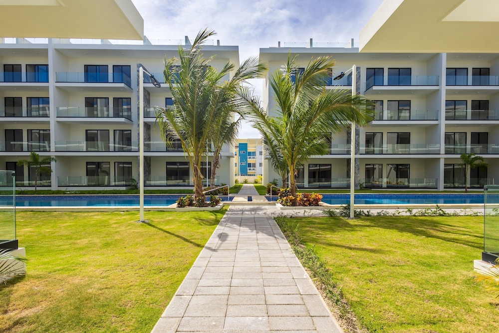 2BR Oasis in Eden Tropical - BBQ Pool Near Beach