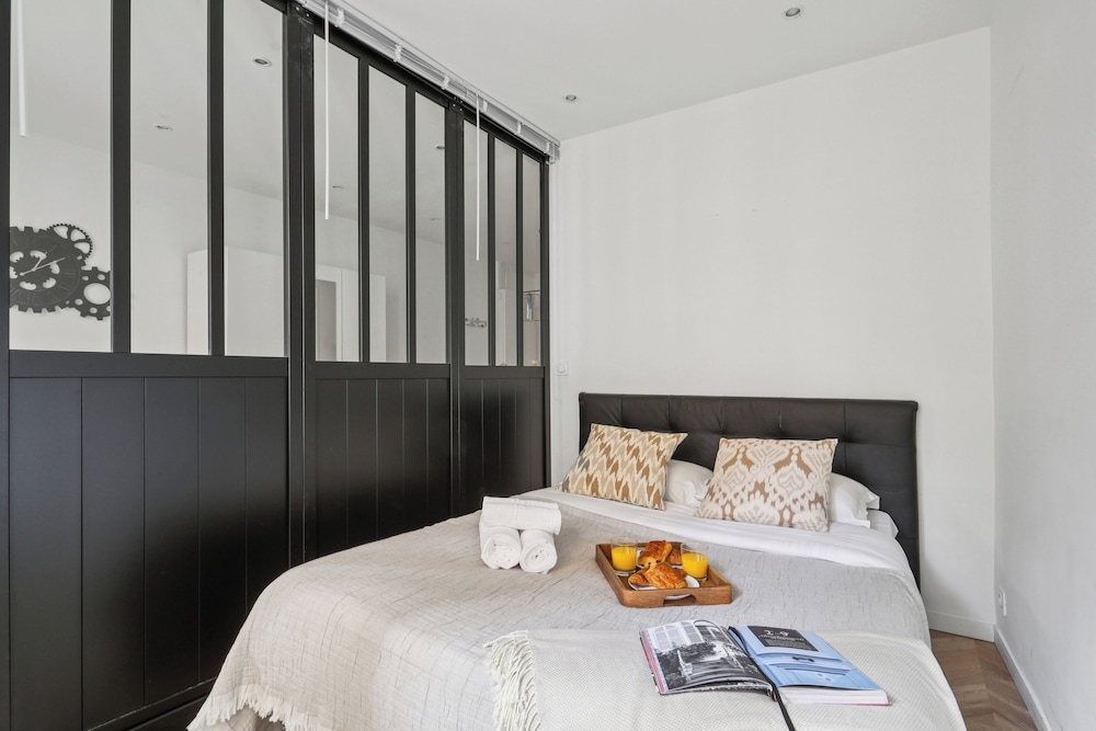 Modern Central Paris Flat by Les Halles
