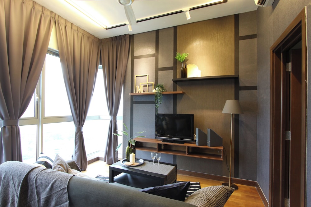 NaiBnB @ Regalia Residence