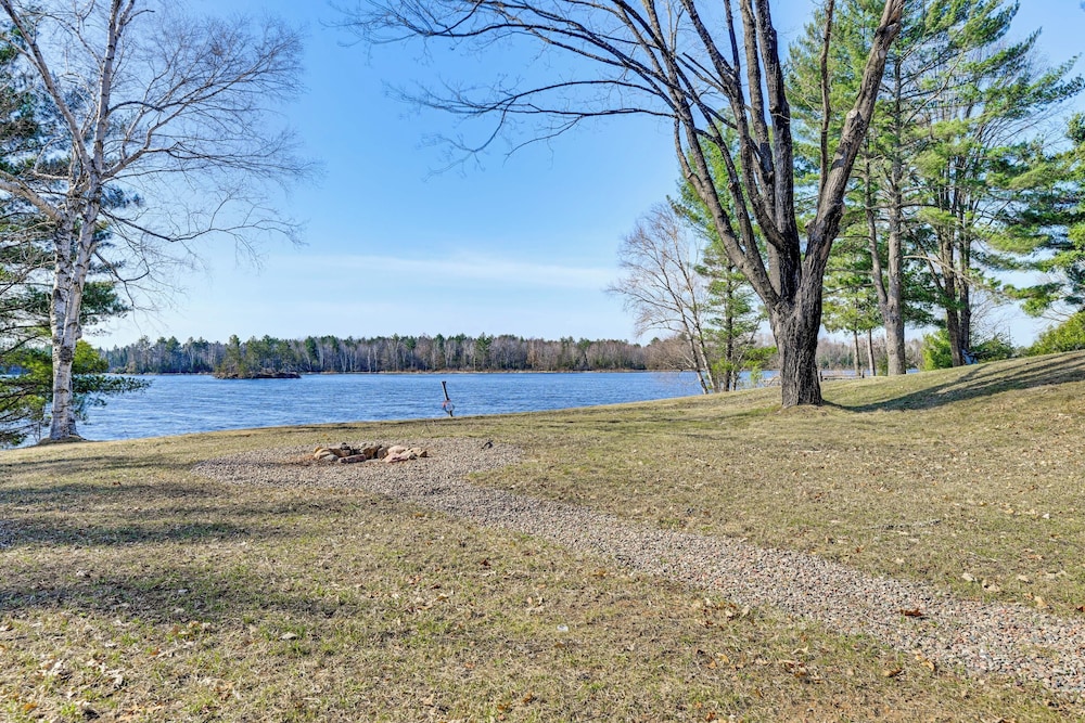 Family-friendly Lakefront Retreat in Tomahawk!