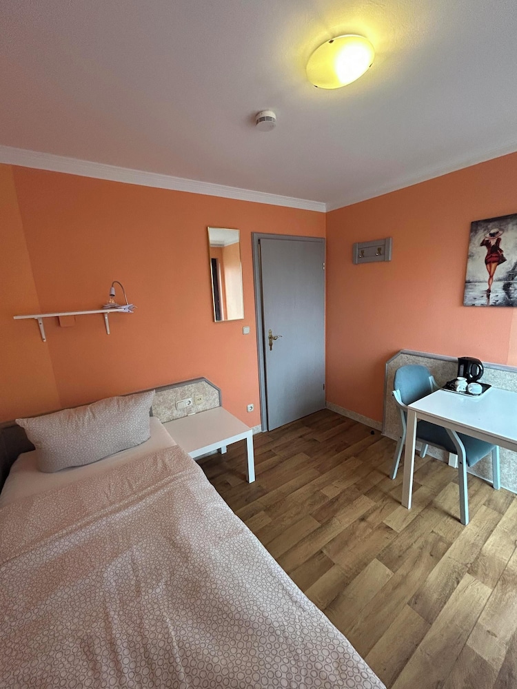 2-Rent Group Hostel Rooms AUB162