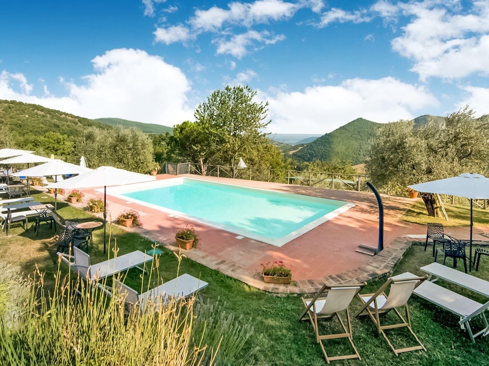 Apartment Monte Santa Maria With Pool Views