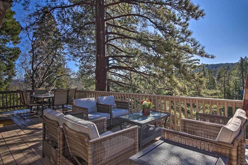 Sugar Bear Lodge w/ Game Room - 5 Mi to Village! view 5