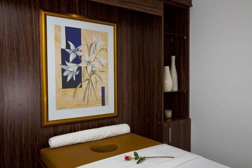 Abu Dhabi Vacations - Phoenix Plaza Hotel Apartments - Property Image 22