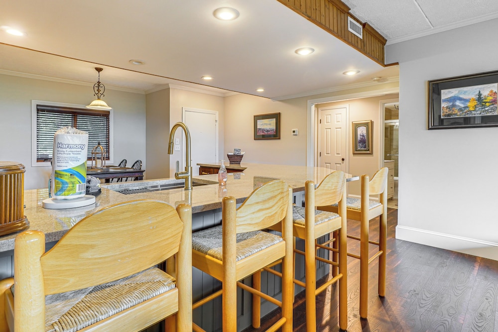 Hike, Swim & Explore: Mtn-view Condo in Gatlinburg