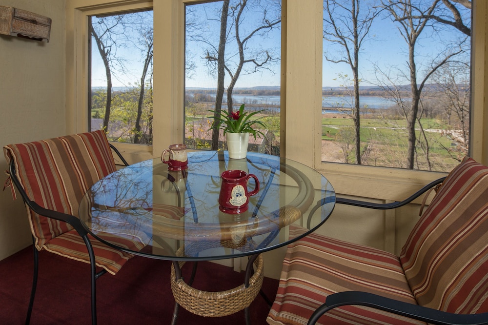 Goldmoor Inn