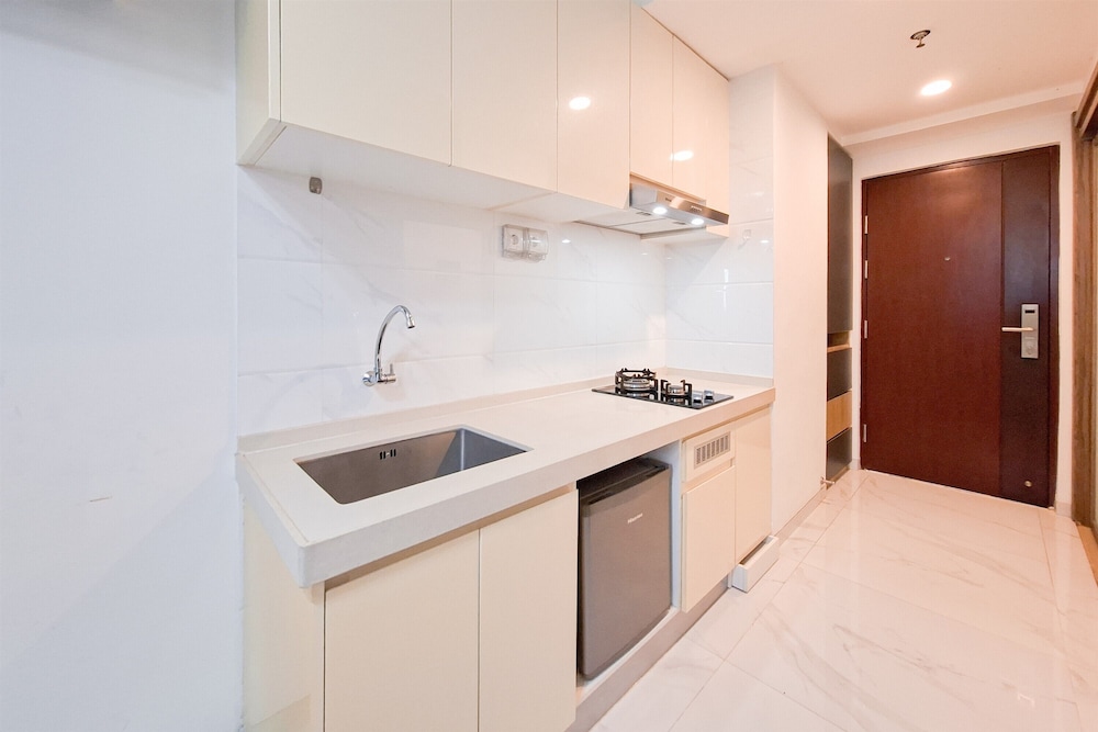 Studio Near Mall At Sky House Bsd Apartment