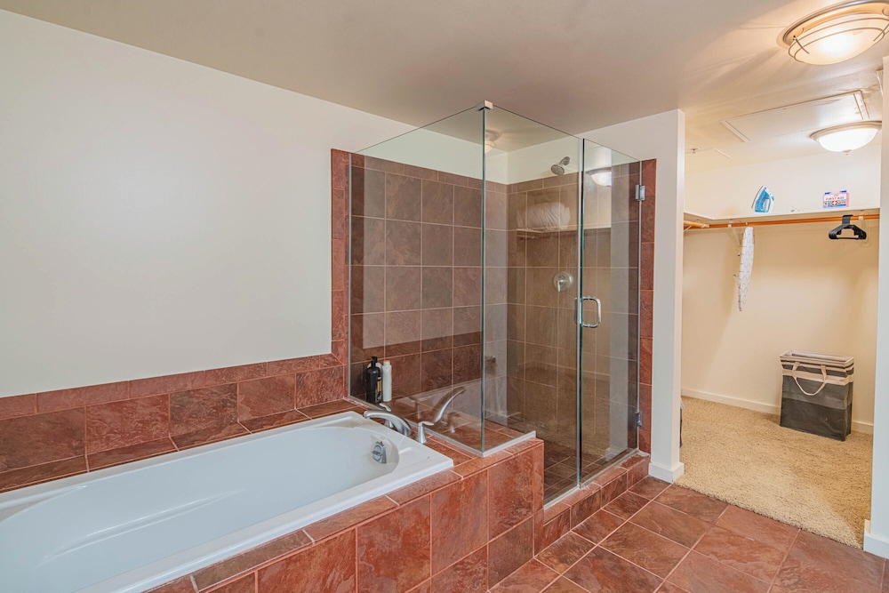 ROVE LIVING/KL - 44 Monroe