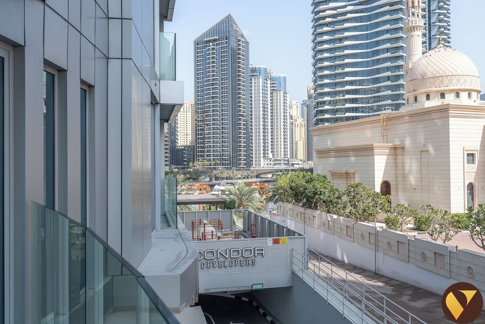 Vogue Condor Star Dubai Marina Pool