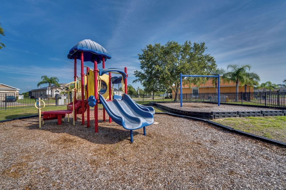 Kissimmee Resort-style Home: Close to Shops & Eats