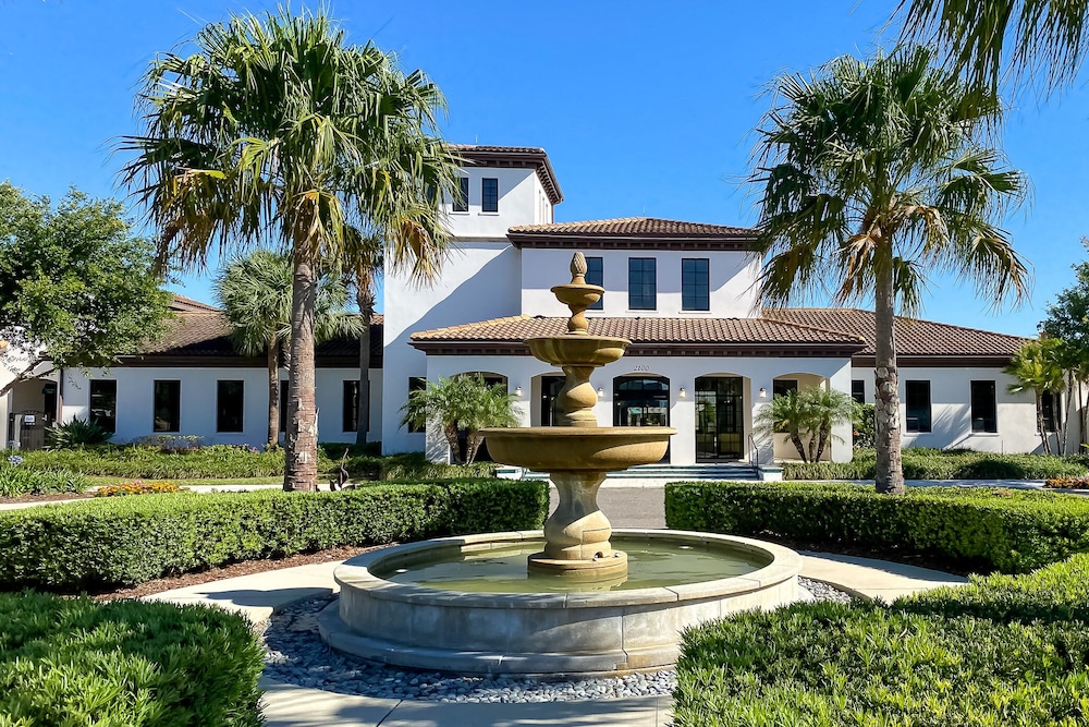 The Palace at Geneve - Image 1