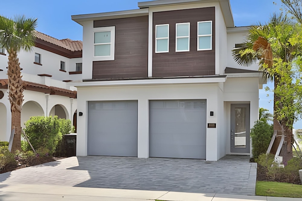 Reunion Luxury Villa w/ Lake View & Game Room
