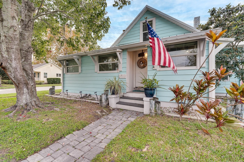 Family Home w/ Private Pool: 24 Mi to Disney!
