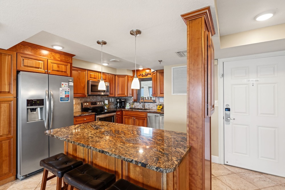 It Doesnt Get Any Better Than This! 2BR 2BA Sleeps 8 Beachfront!