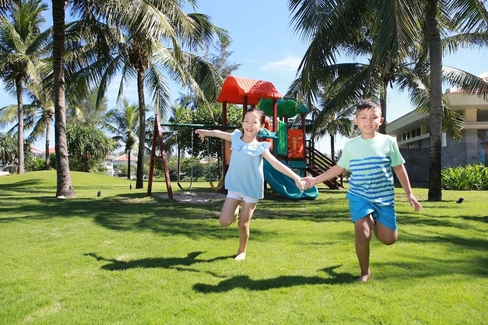 Ocean Villa Da Nang 4BR 5 Beds, Private Pool and Kitchen