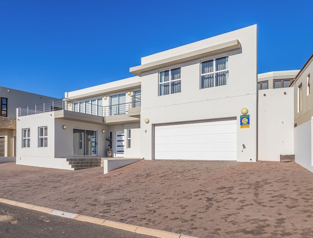 Seasons of Serenity, Langebaan 8-sleeper