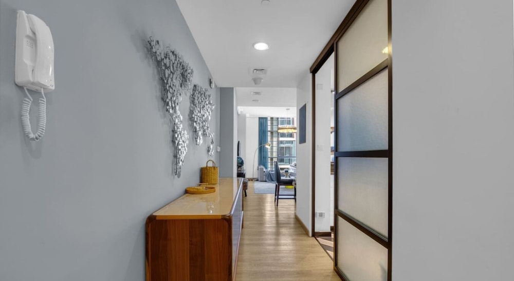 Manzil - Stylish 2BR nr Metro Station Al Jaddaf