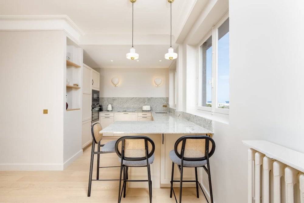 Luxury sea View 3br-2ba With Services in Deauville