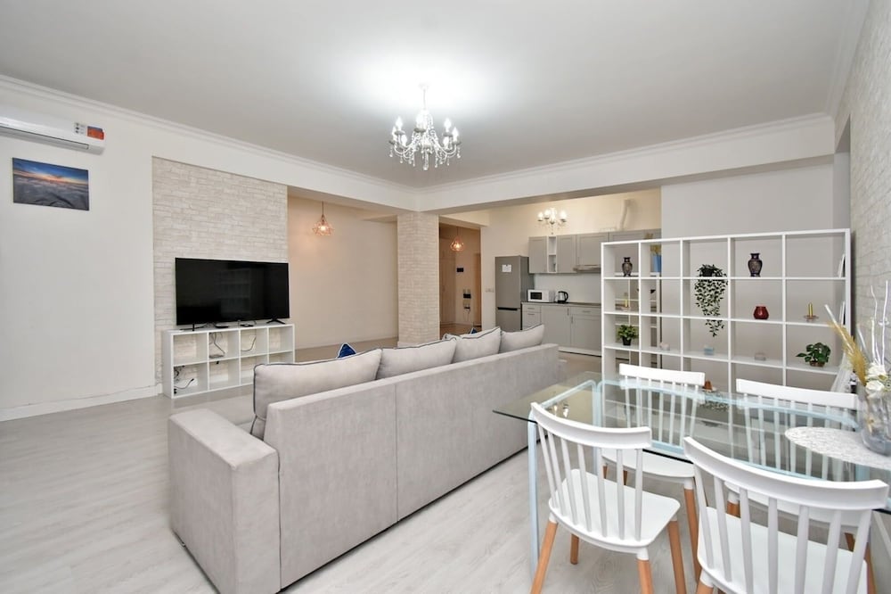 Apartment by Luxe Group MA331