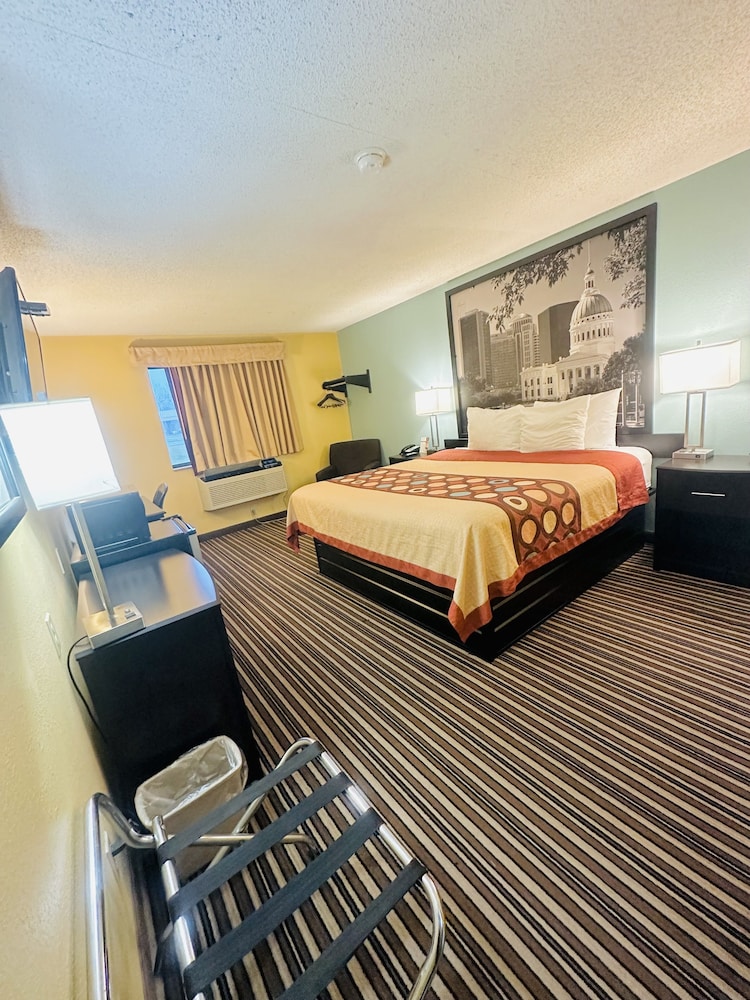 Super 8 by Wyndham Warrenton view 5