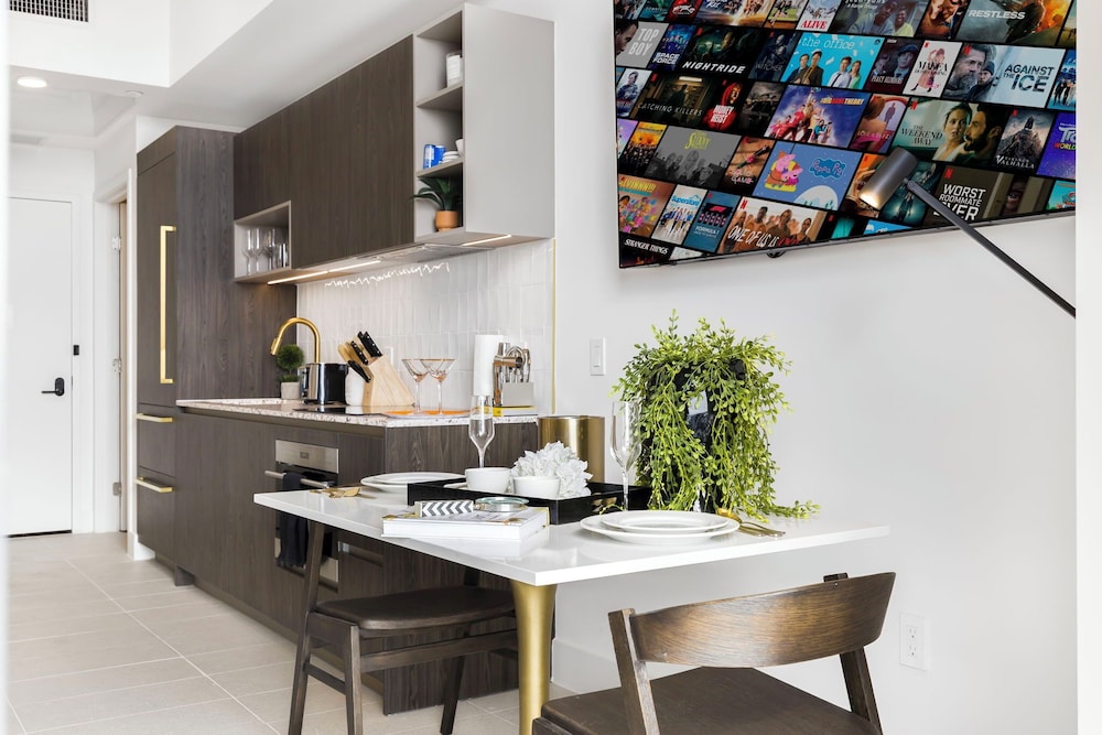 Lux Studio W City Views and Pool