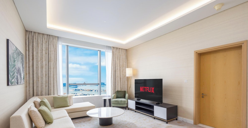 LUX Iconic Views at Palm Tower Suite 6