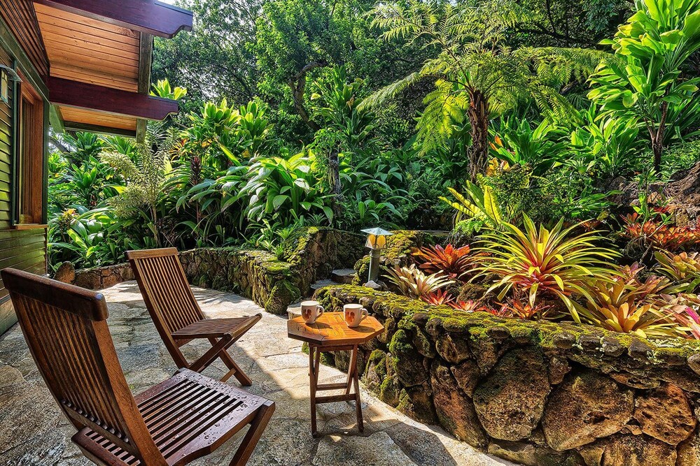 Sea Song in Kilauea With 4 Bedrooms and 4 Bathrooms