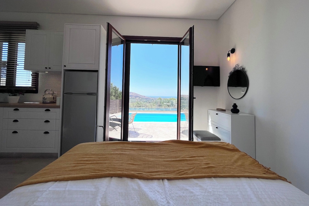 Romance at Villa Dionysos w heated pool