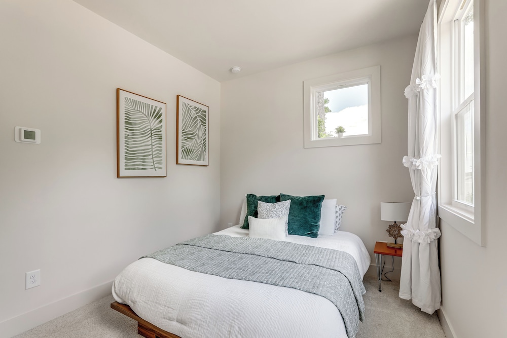 Townhome 1 Mi to Grant Park & Atlanta Beltline!