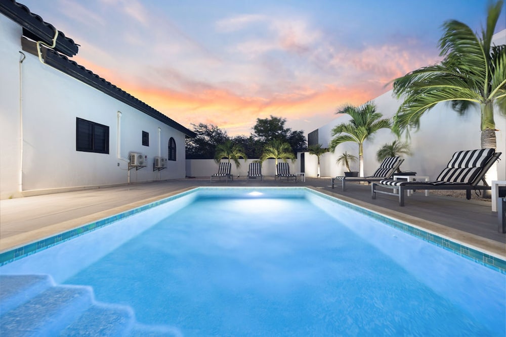 Tides Villa 4BR Private Pool Walk to the Beach