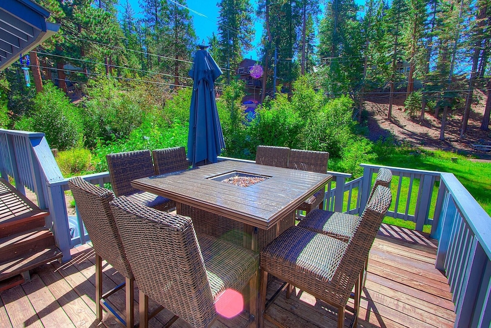 Creek Side Summit 4 Bedroom Home by RedAwning view 2