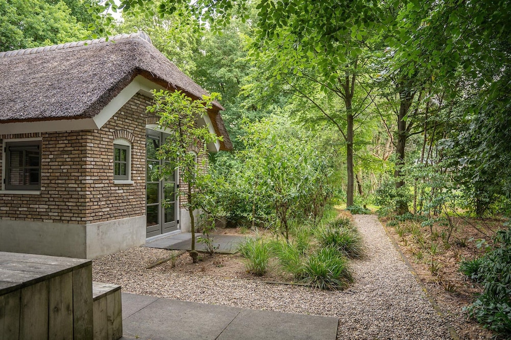 Farmhouse in Veluwe Near Speulderbos Forest