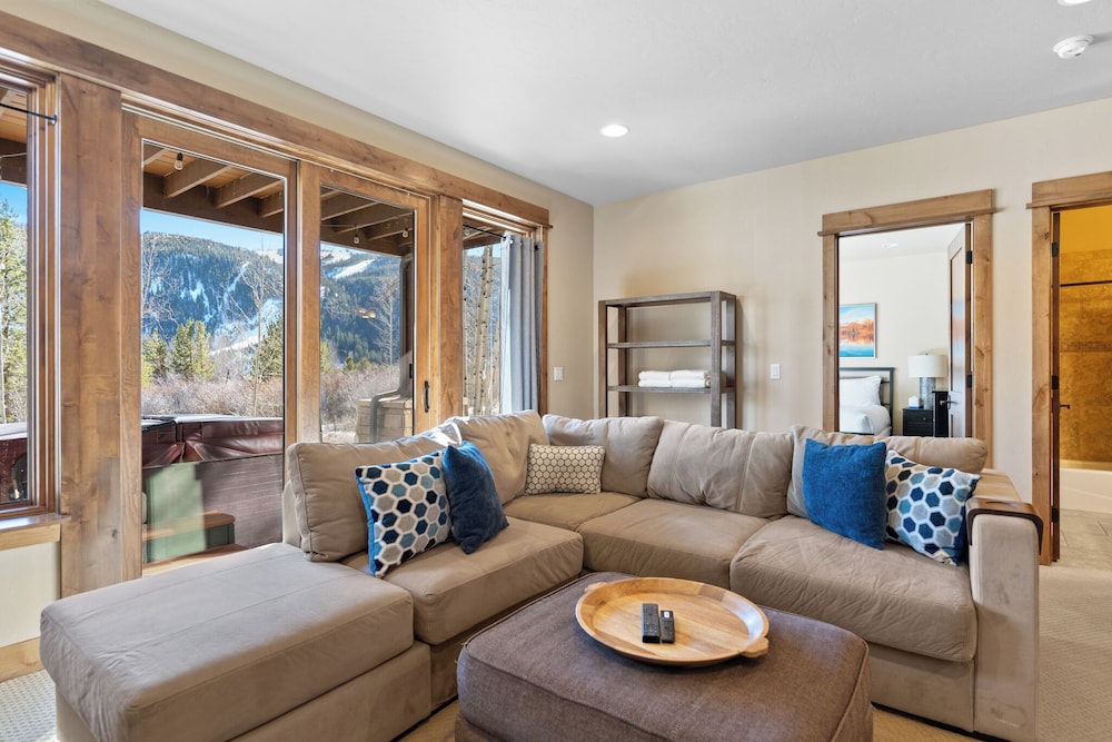 223 Caravelle Drive