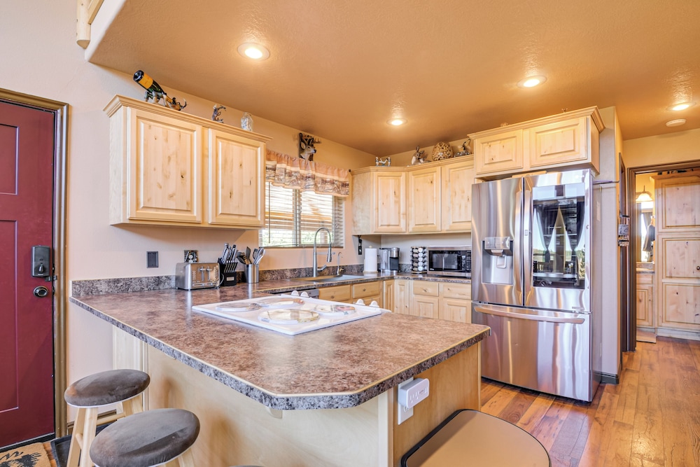 Luxe Cabin Retreat, Near Bryce & Zion Nat'l Parks!