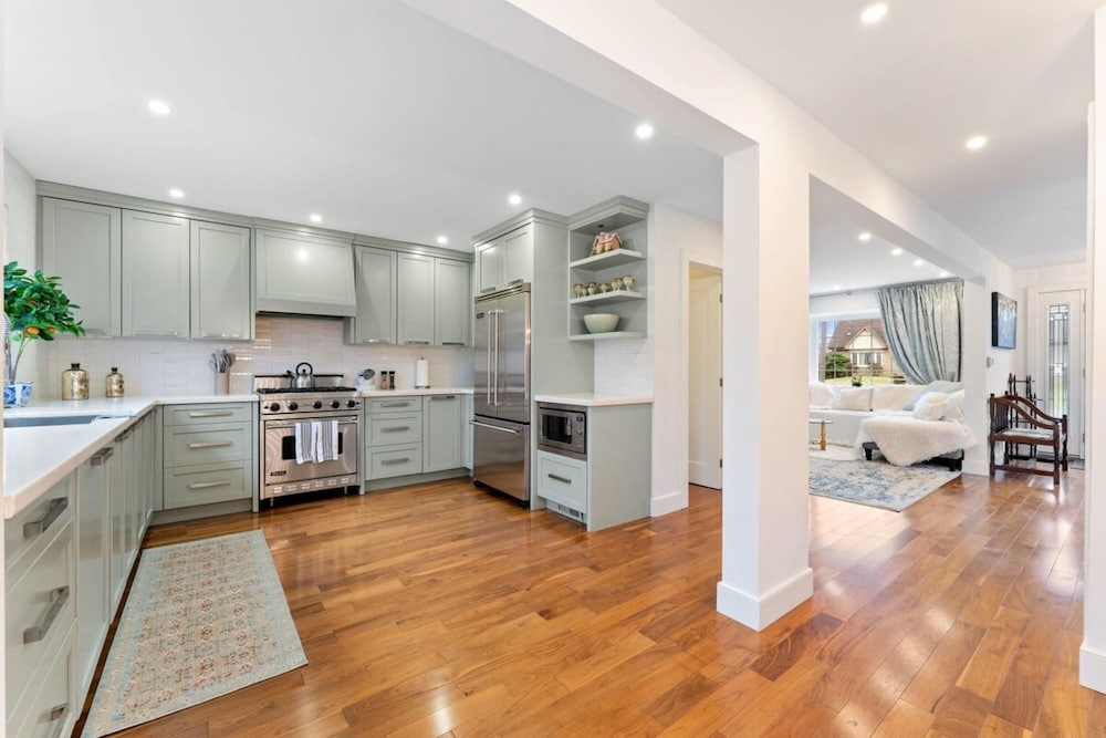 Spacious 2bdrm Home in Burlington