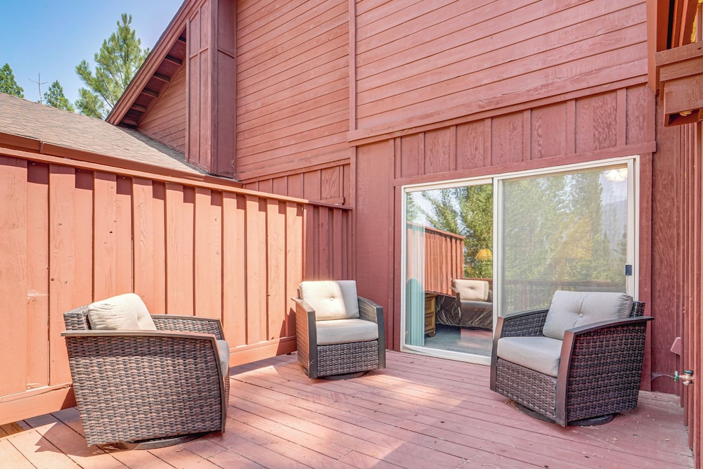 Golf & Mountain Views - Retreat in Clio