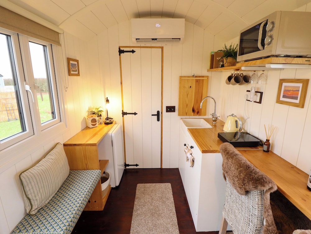 Shepherds Hut - Oak