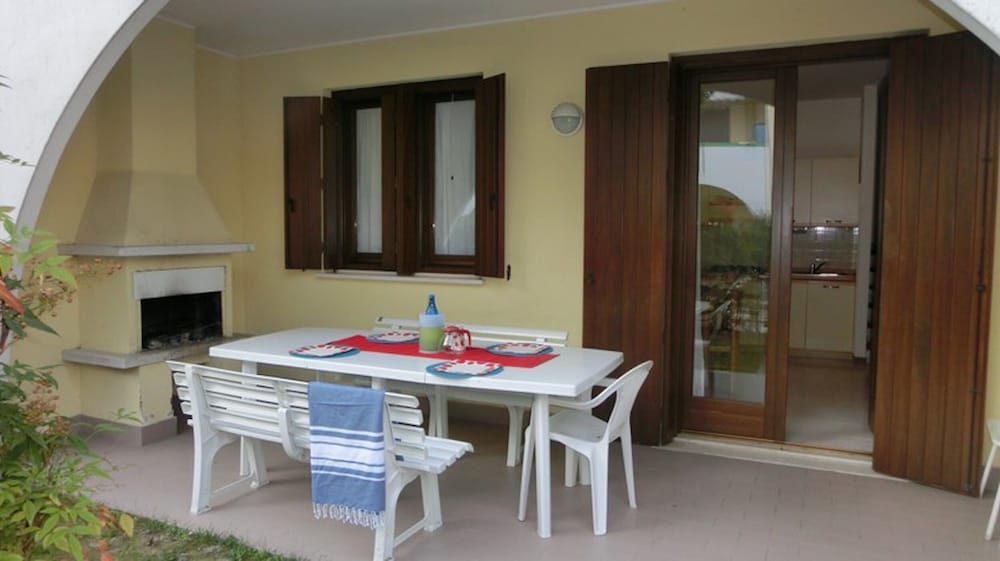 Apartment With Garden in Residence With Pool view 5