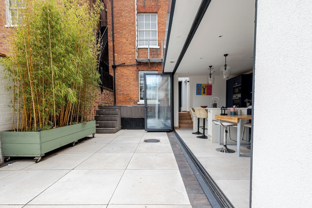 Stylish 5BD Townhouse in Leamington Spa