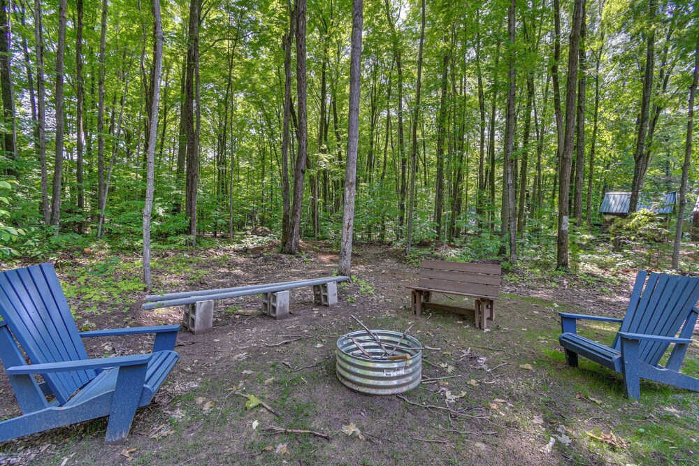 Cabin 600' to Manistee Lake Private Shared Access