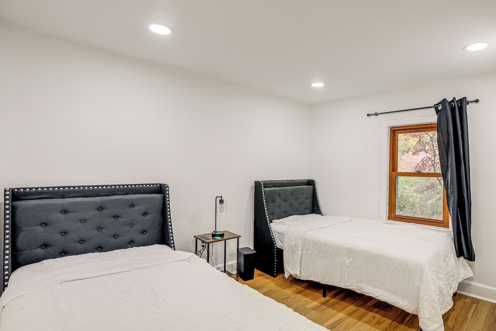 Updated Getaway w/ Sauna & Yard in Bloomsbury!