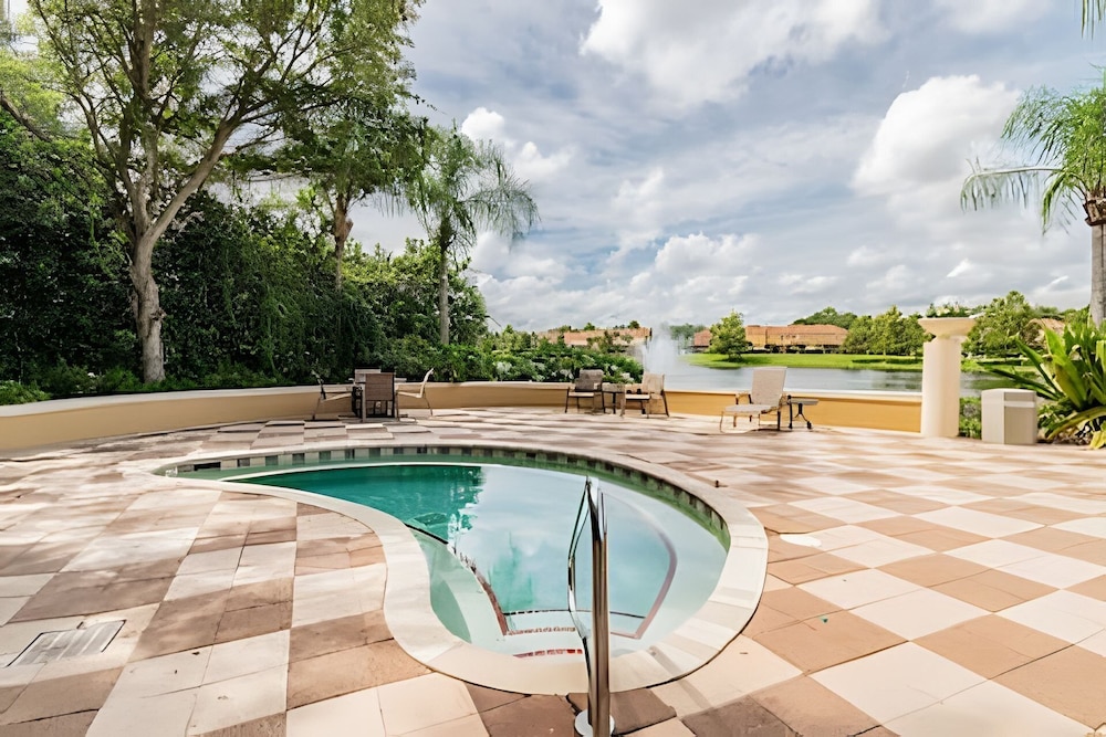 3bd/2.5ba Private Jacuzzi King Bed
