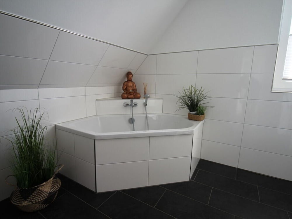 Haus Seeblick Modern Retreat