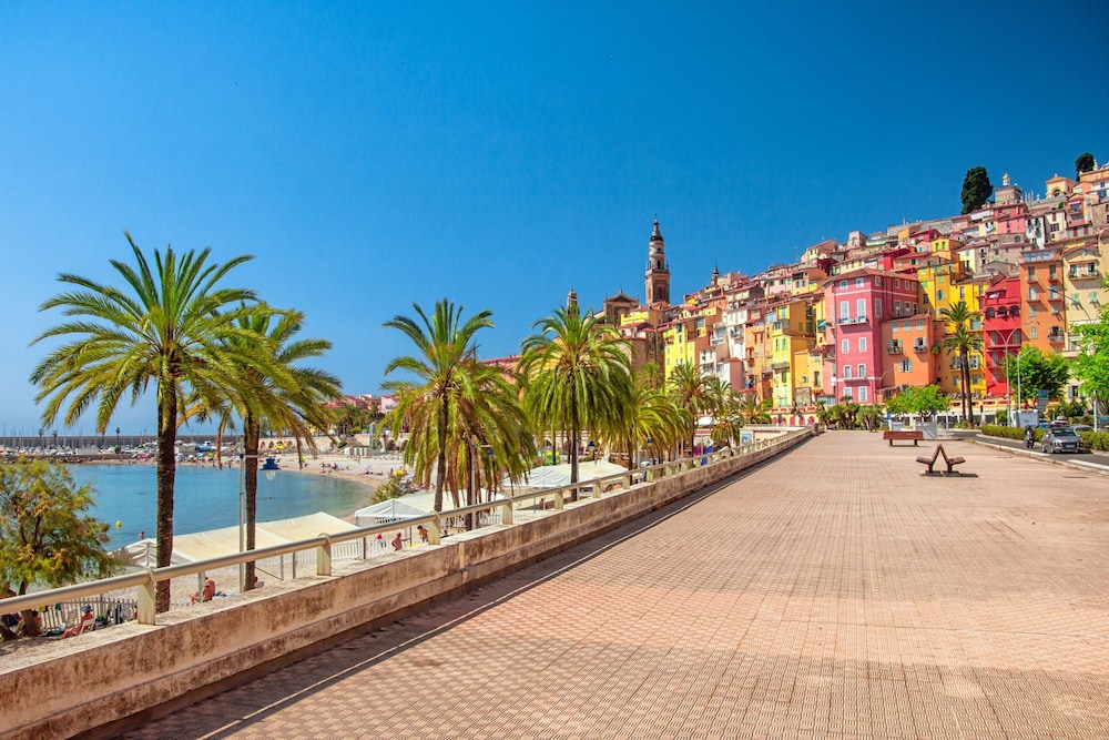 Mattoni in Menton With 1 Bedrooms and 1 Bathrooms