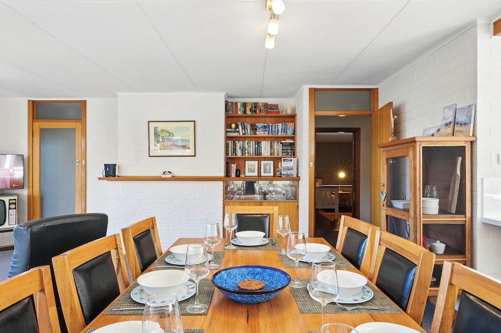 Coningham Beach House - 3 Bedrooms