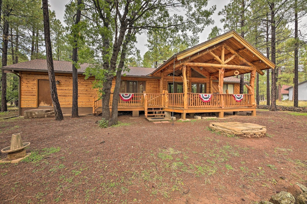 Wooded Yard, Gas Grill: Lush Pinetop Retreat view 3