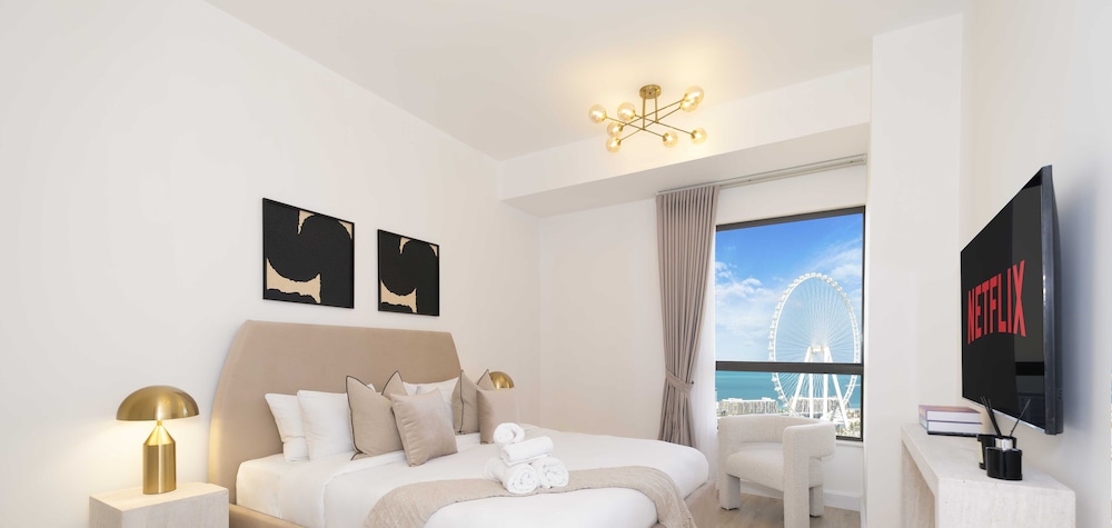 LUX The Dubai Eye Sea View Suite