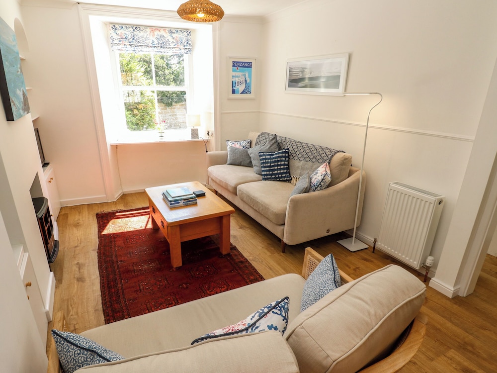 6 Bellair Road