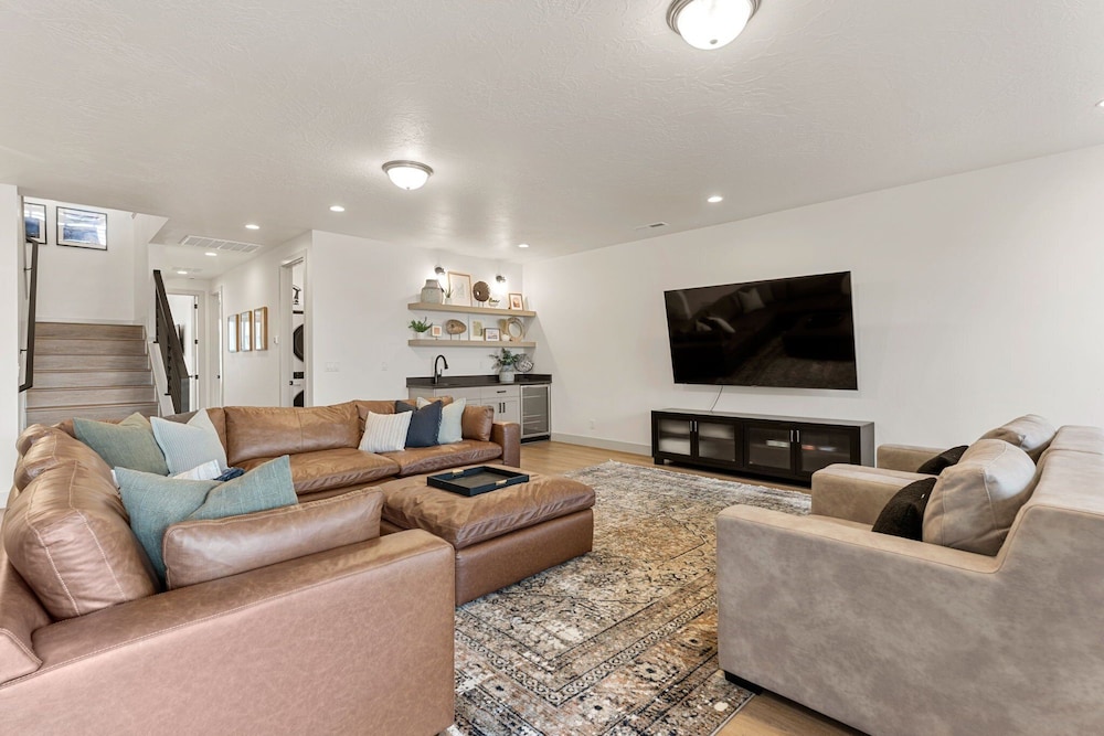 Adventure Central At Desert Color 6 Bedroom Townhouse