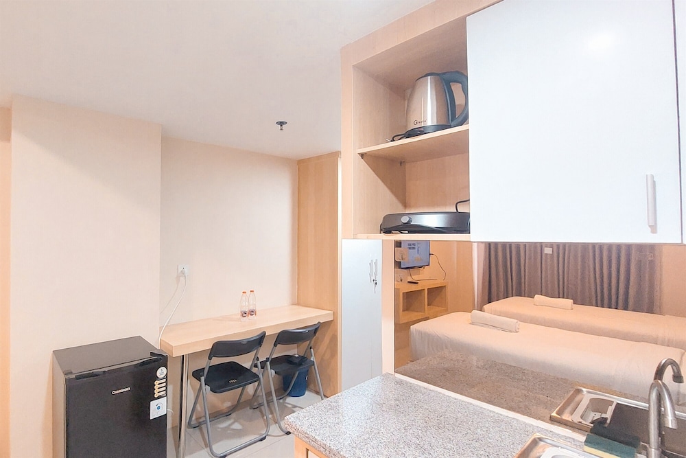 Cozy and Relaxing Studio Room at De Prima Apartment